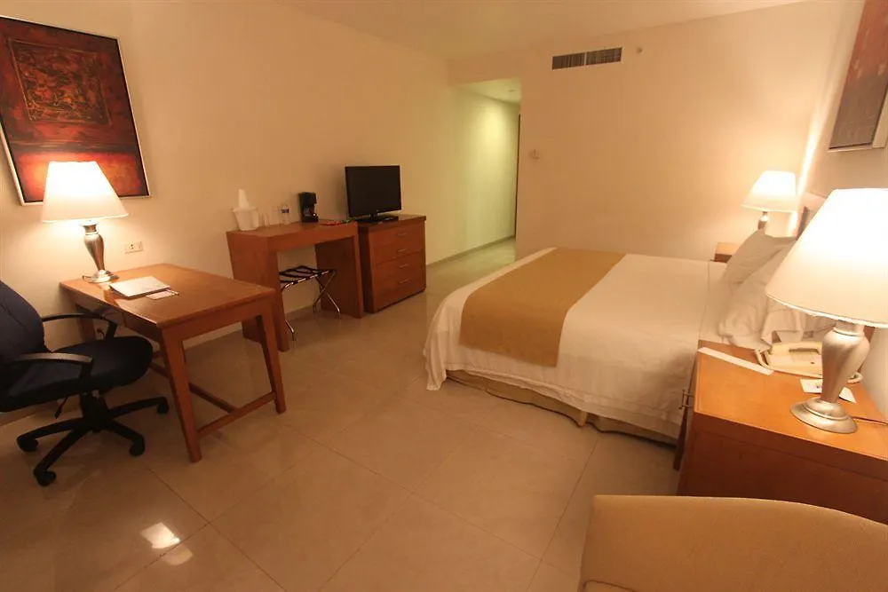 Wyndham Garden Playa Del Carmen Hotel 5*,