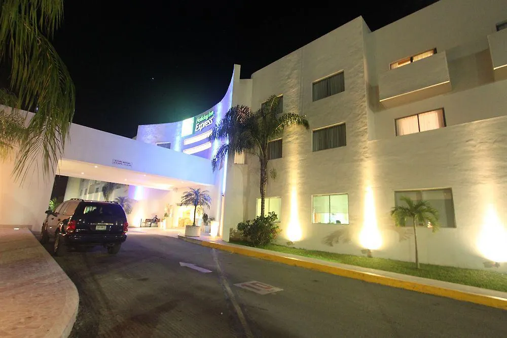 Wyndham Garden Playa Del Carmen Hotel